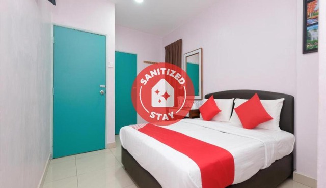 OYO 89877 Sun Triang Hotel