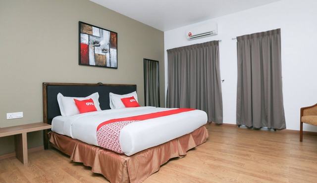 OYO 89915 East Mount Hotel