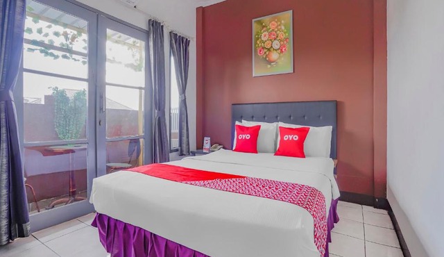 OYO 90064 Hotel Salon Fora & Cafe