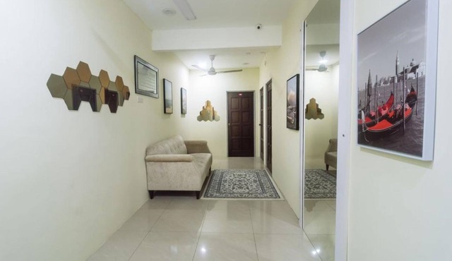 OYO 90090 Roselyn Inn 2