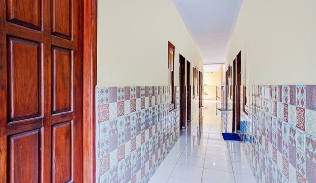 OYO 90234 Dhoho Family Guest House