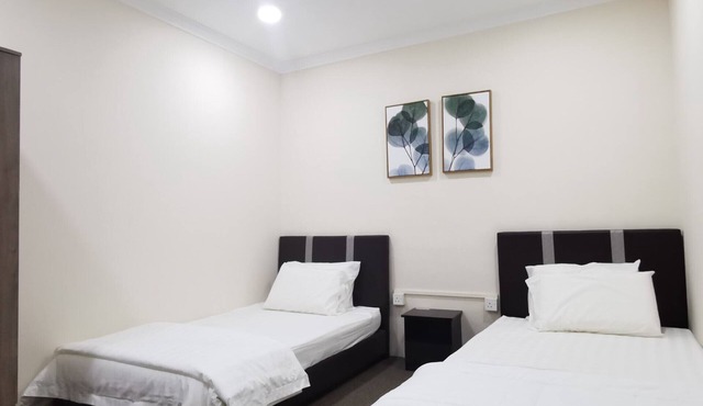 OYO 90372 Greybirds Hostel