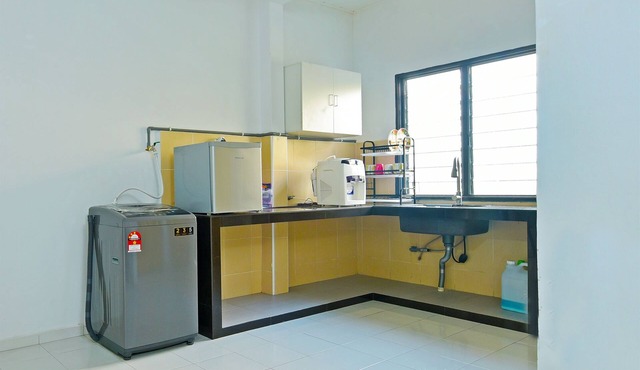 OYO 90493 JL Homestay