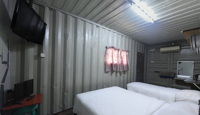 OYO 90589 The Jungle Cabin House