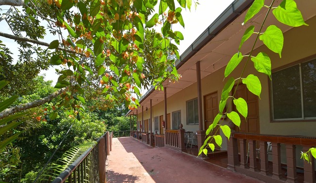 OYO 90630 Mat Leon Village