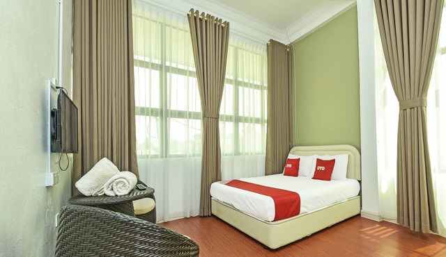 Oyo 90639 Hotel Azimah