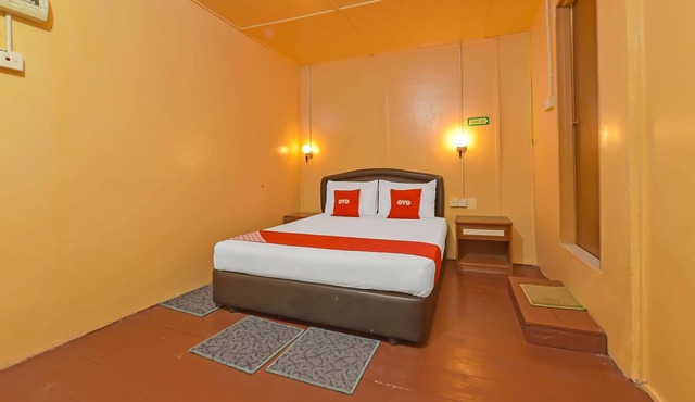 OYO 90675 Holiday View Inn