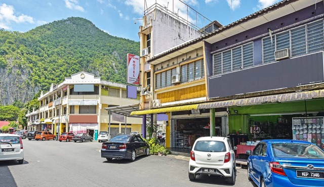 OYO 90734 Tata Inn Hotel