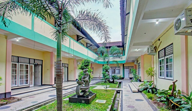 OYO 92001 Unram Guest House