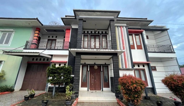 OYO 93143 Mega Raudhah Syariah