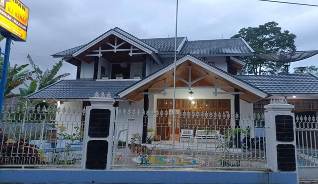 OYO 93706 Penginapan Syariah Hj. Kenan