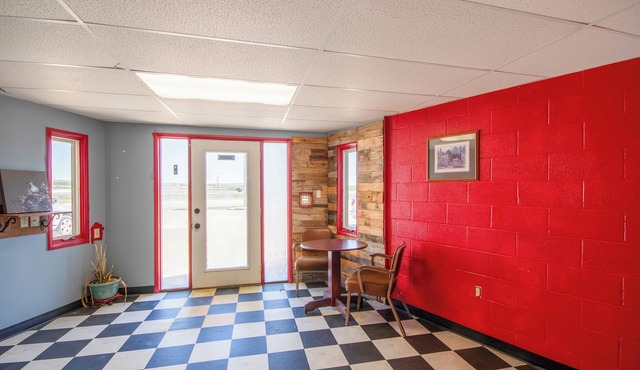 OYO Crossroads Inn