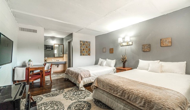OYO Holiday Capri Motel & Rv Park
