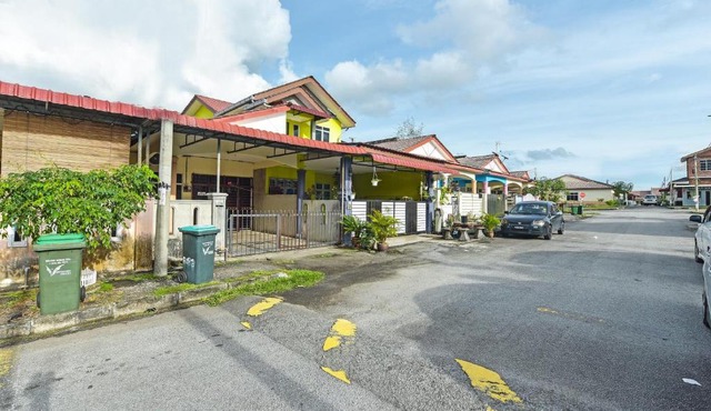 OYO Home 90492 Sena Homestay