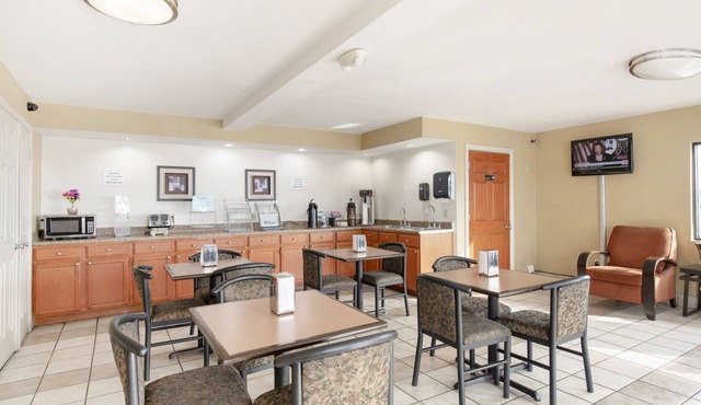 OYO Hotel Tulsa International Airport