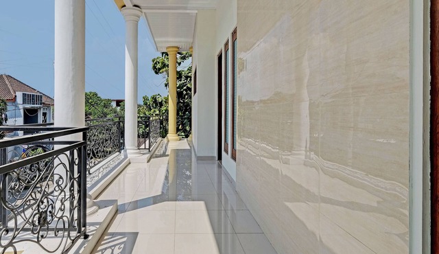 OYO Life 92935 Ayu Kost Eksklusif