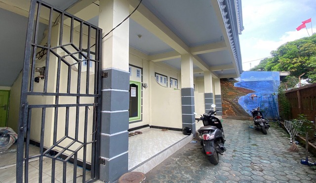 OYO Life 93401 Kos Putri Alamanda Syariah
