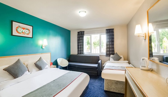 OYO Sunrise Hotel, A46 N Leicester