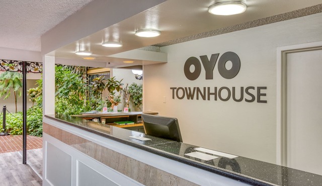 OYO Townhouse Tulsa Woodland Hills