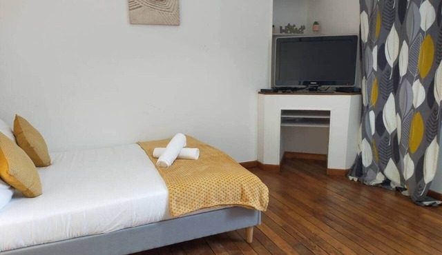 Oyon T1 * Near train station * Parking * Fiber