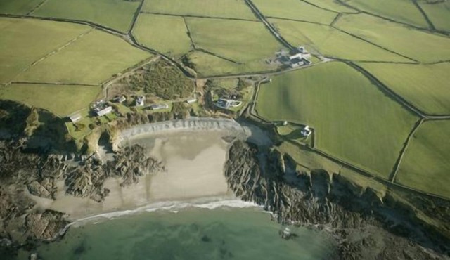 Oyster Catcher - a ground floor bedroom that sleeps 6 guests in 3 bedrooms