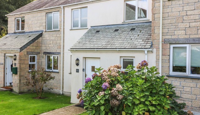 OYSTER COTTAGE, family friendly, with a garden in Falmouth