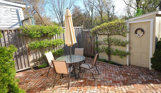 Oyster Cottage - walk to shops , Mainstay music venue and the Bay!