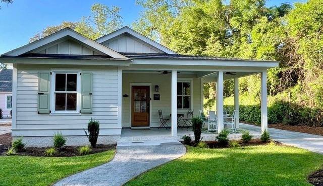 Oyster Rake Cottage. Peaceful, brand new, in charming Beaufort, SC.
