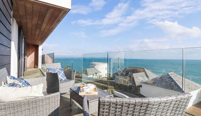 OYSTERCATCHER, pet friendly, luxury holiday cottage in Mevagissey