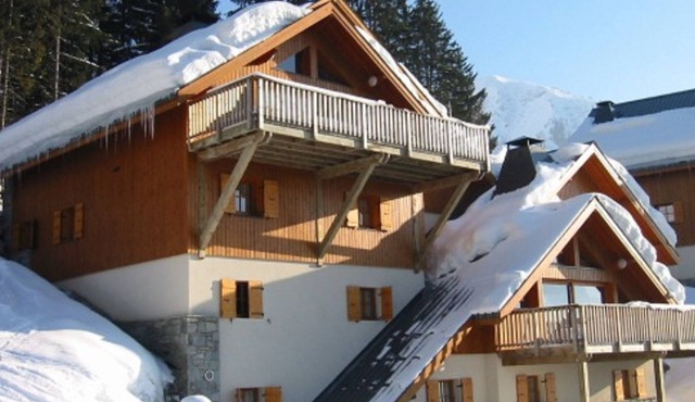 Oz/Alpe d'Huez 200m slopes, up to 25pers, Jacuzzi, rooms with bathroom