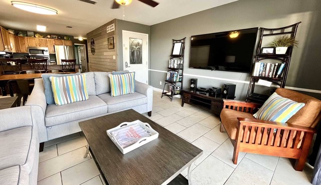 Oz Duplex: Toto/Direct Beach Front Duplex/Privacy/60" SMART TV