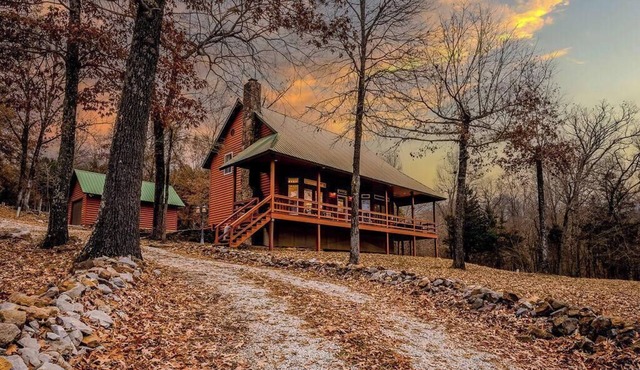 Ozark beauty w/HotTub, GameRm, Firepit; Trampoline VIEWS!