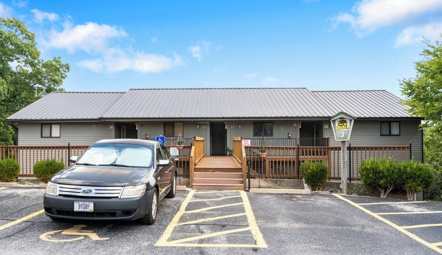 Ozark Fun - Cozy 2-bedroom 1 mile from SDC - Rest and Relax!