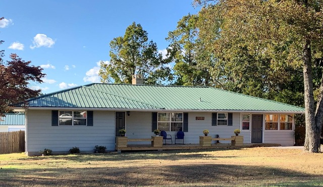 Ozark Guesthouse on Bull Shoals Lake with access to boat dock/swim platform