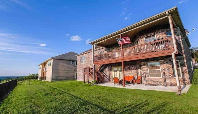 Ozark Mountain views! Family! Quiet area!