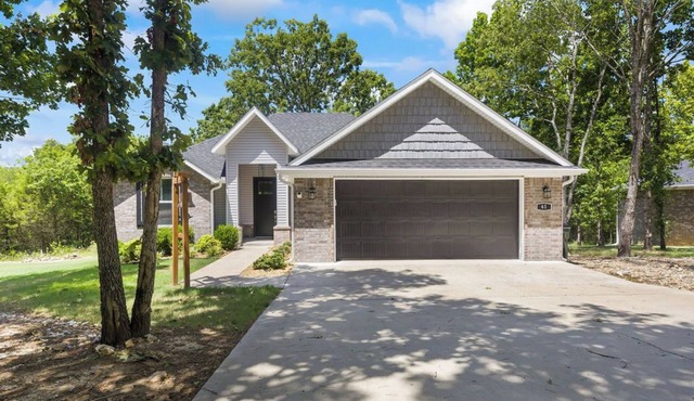 Ozark Mtn Hideaway- Deck, Fire Pit, Walk to Lake!
