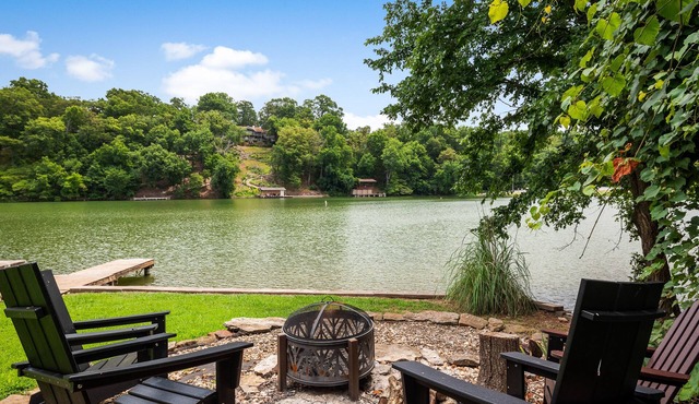 Ozark Oasis, Lakehouse 30 steps from the lake