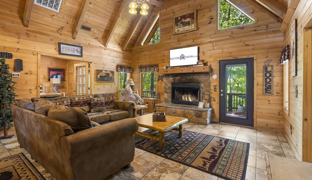 Ozark Preserve Premium Log Cabin Hot Tub & Firepit Car Charger Free Tickets Close to Thunder Ridge