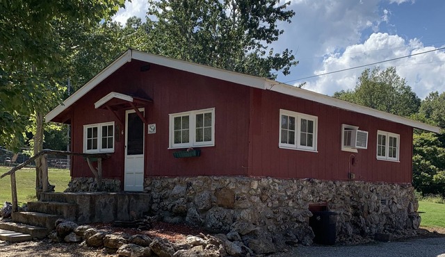 Ozark Rocky Hide a Way Cottage #6 with dock on Bull Shoals Lake