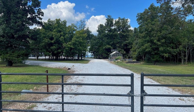 Ozark Vista Retreat - A one bedroom, pet friendly space with a fantastic view!