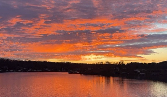 Ozarks Lake House, Private Dock w/Boat and Jetski lifts!