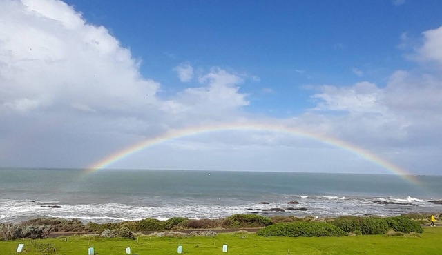 Ozone Cottage, supreme beach front location