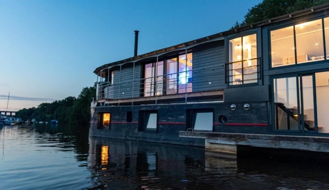 Péniche Carpe Diem La Rivière House