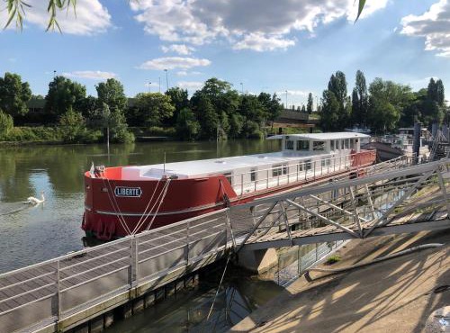 Péniche Design 115m2 sur la Seine à Proximité de Paris