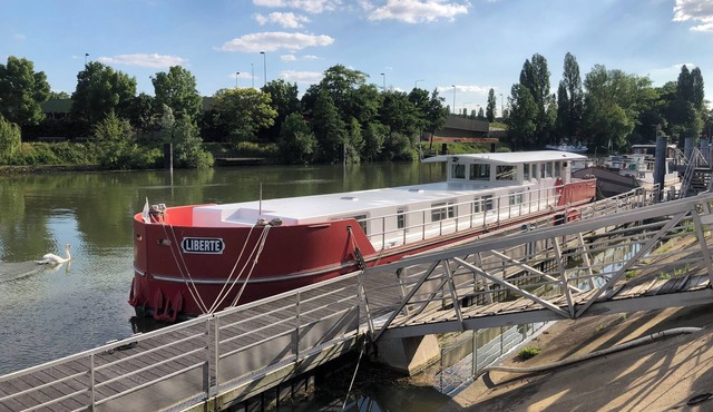 Péniche Liberté aux Portes de Paris