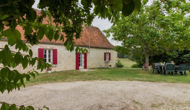Périgord house with garden near Saint-Crépin-d'Auberoche