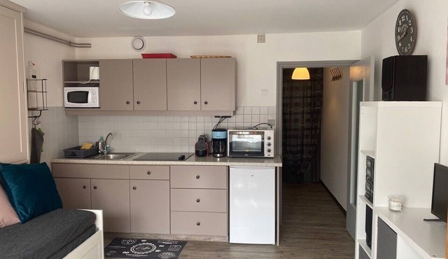 P - Renovated studio sleeps 4 - Week and/or Weekend