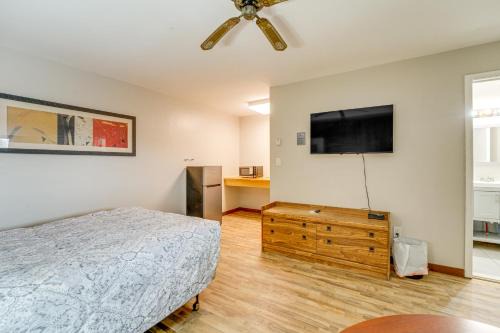Pet-Friendly Studio Near Pine Knob Bring Skis!