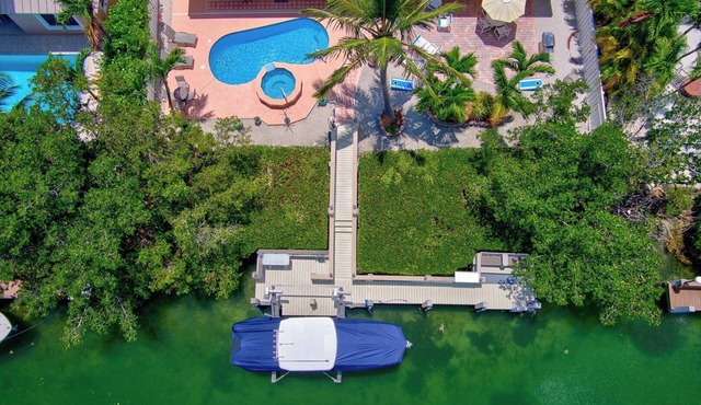 P13 - 3 Bedroom Home with Private Pool