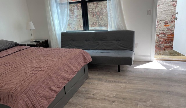 P1B, Near MET, CONVENTION center 1 room 1 bathroom, share kitchen.